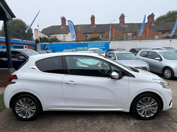 Used Peugeot 208 2015 for sale - 76259677: Photo 8