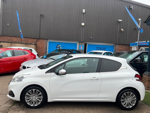 Used Peugeot 208 2015 for sale - 76259677: Photo 9