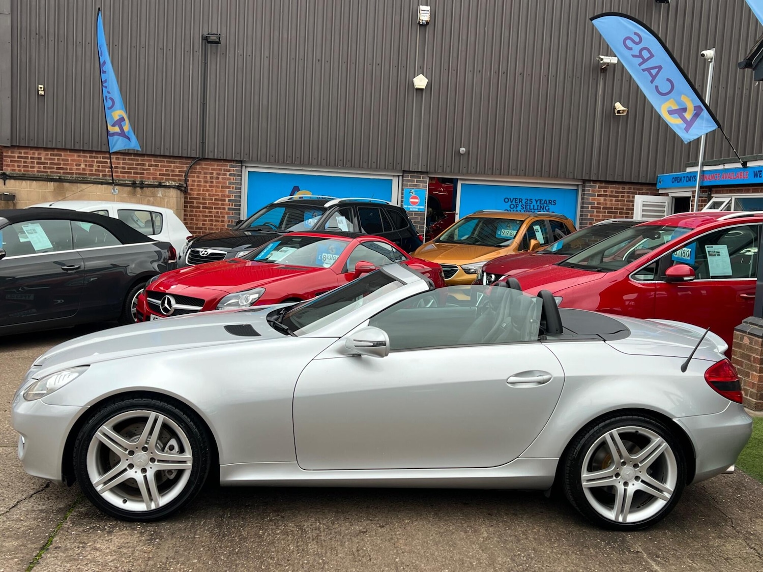 Used Mercedes-Benz SLK 2010 for sale - 76994493: Photo 15
