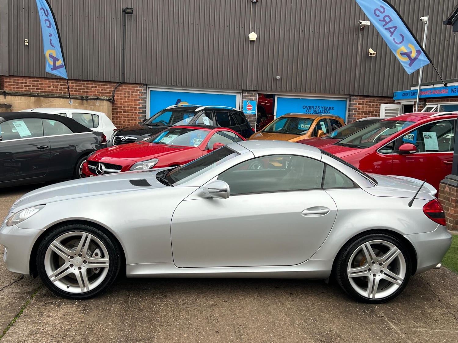 Used Mercedes-Benz SLK 2010 for sale - 76994493: Photo 43