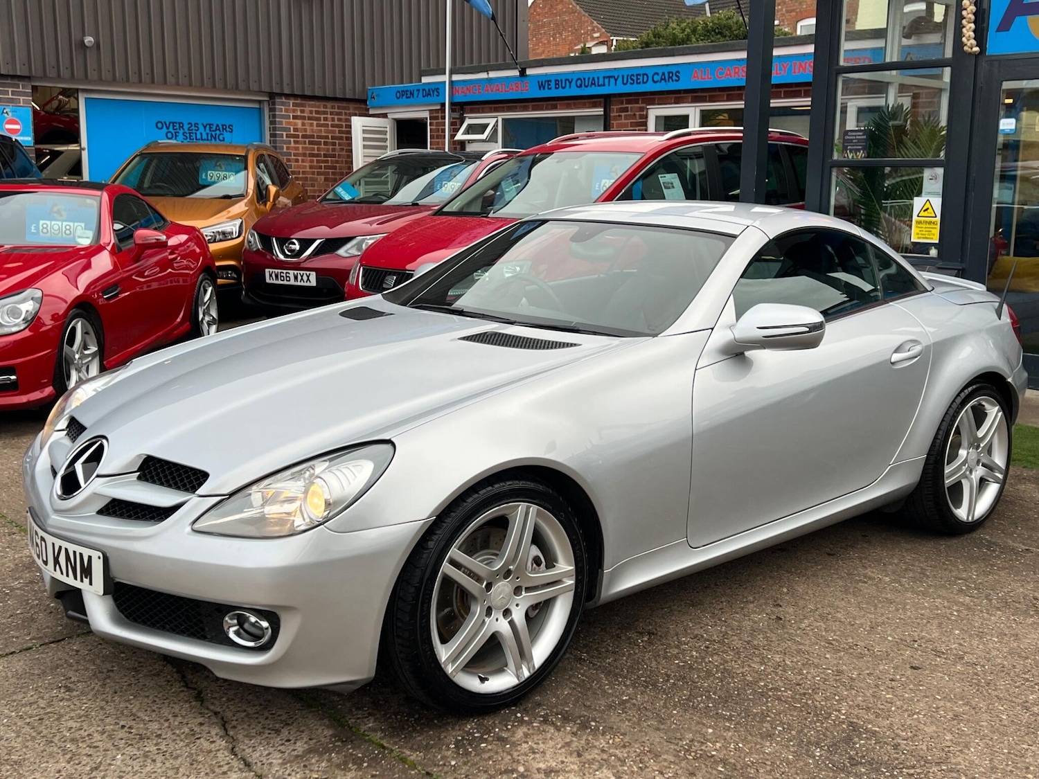 Used Mercedes-Benz SLK 2010 for sale - 76994493: Photo 8