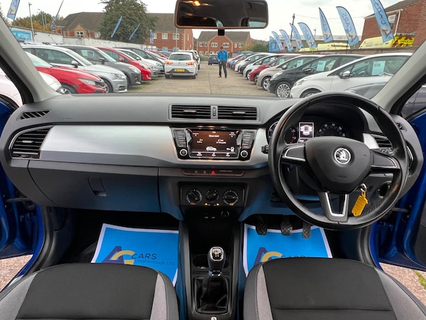 Used Skoda Fabia 2015 for sale - 76282975: Photo 2