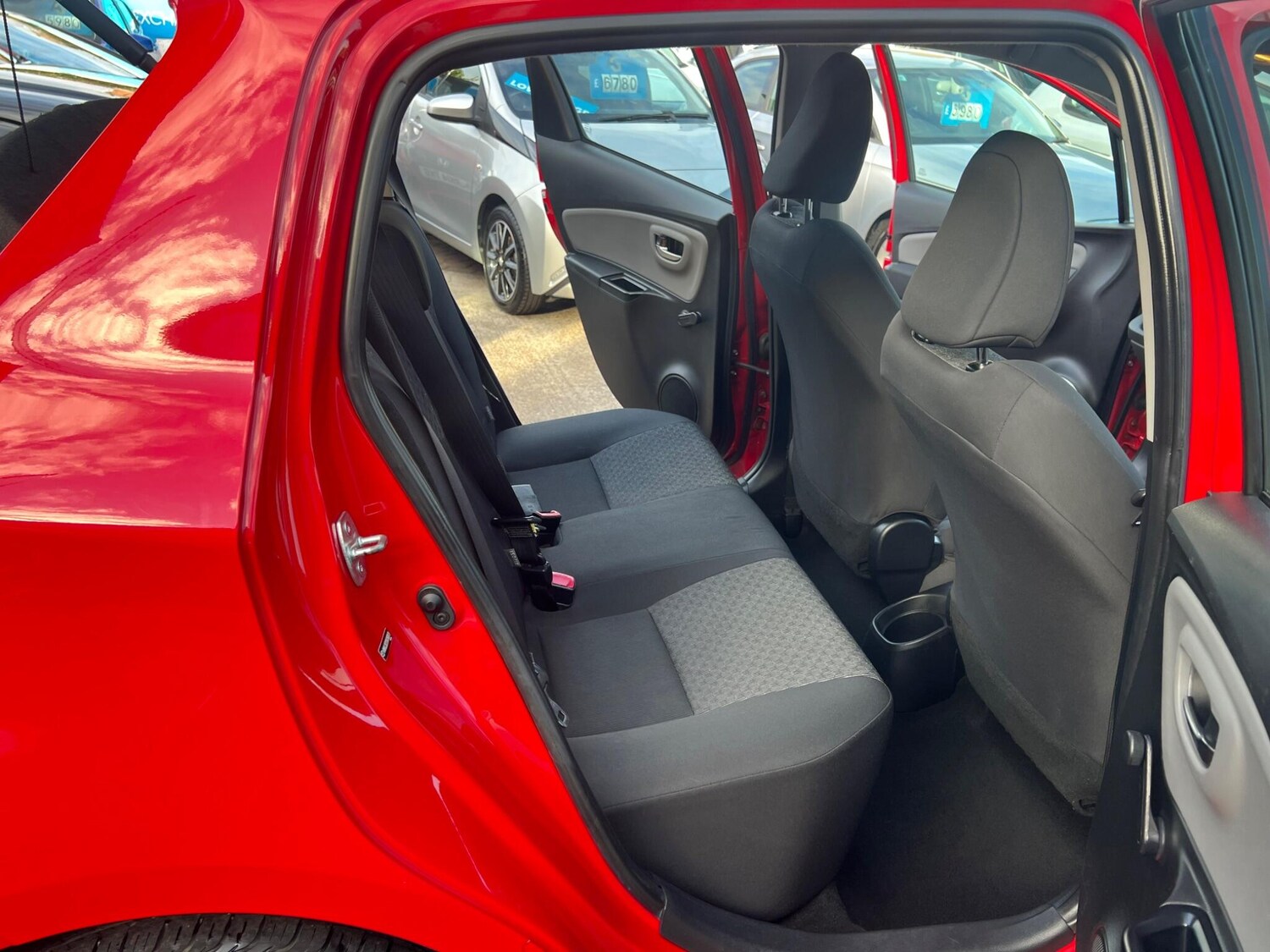 Used Toyota Yaris 2014 for sale - 76041734: Photo 37