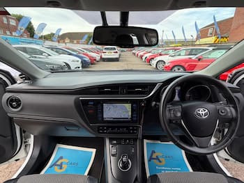 Used Toyota Auris 2015 for sale - 79441101: Photo