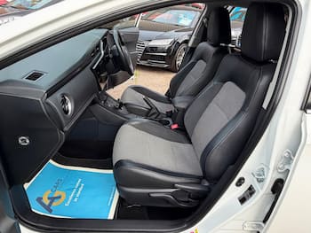 Used Toyota Auris 2015 for sale - 79441101: Photo