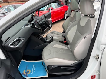 Used Peugeot 208 2015 for sale - 79181642: Photo