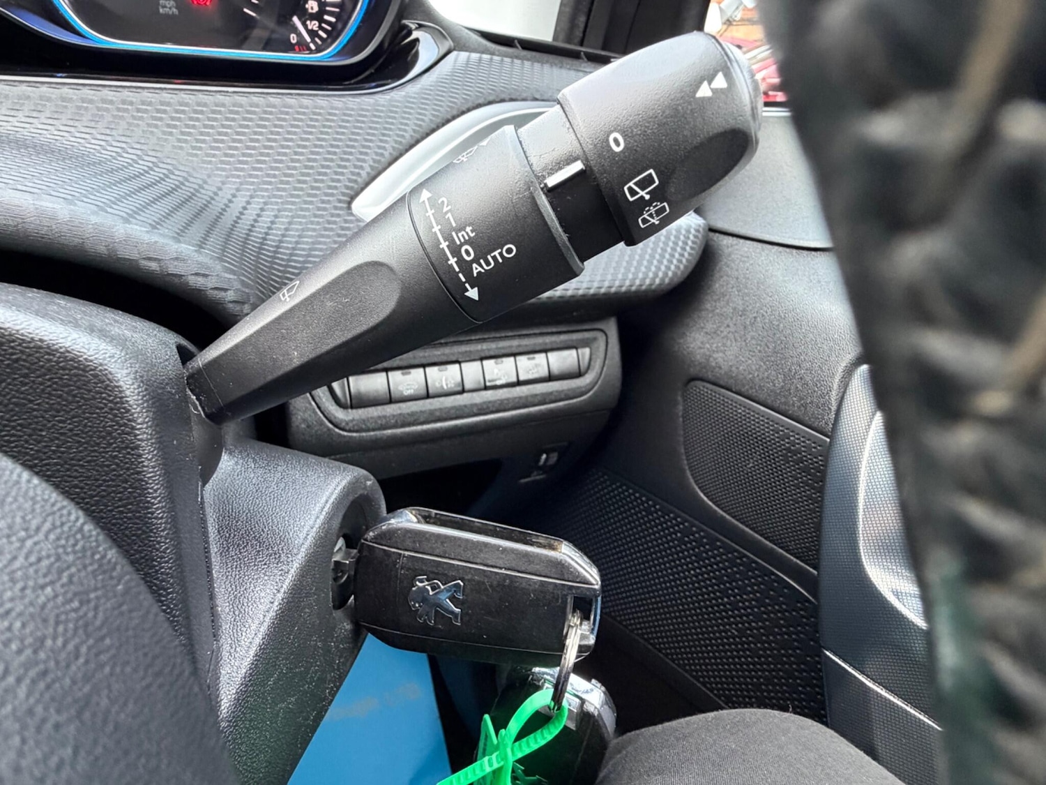 Used Peugeot 2008 2016 for sale - 77424798: Photo 65