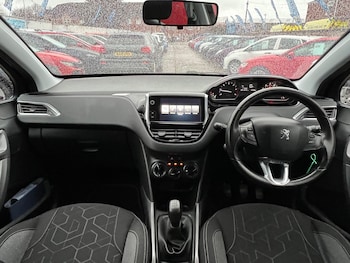 Used Peugeot 2008 2017 for sale - 76990740: Photo