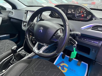 Used Peugeot 2008 2017 for sale - 76990740: Photo