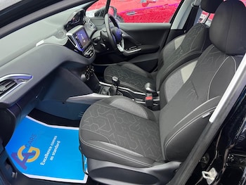 Used Peugeot 2008 2017 for sale - 76990740: Photo