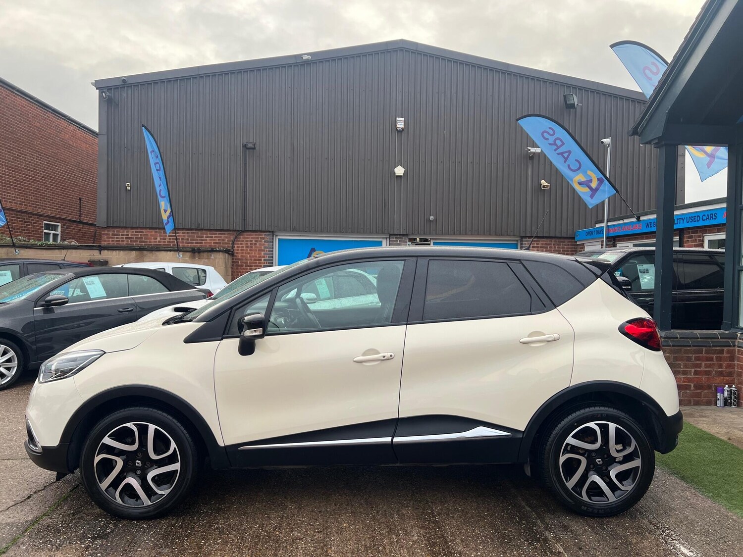 Used Renault Captur 2016 for sale - 76151101: Photo 9