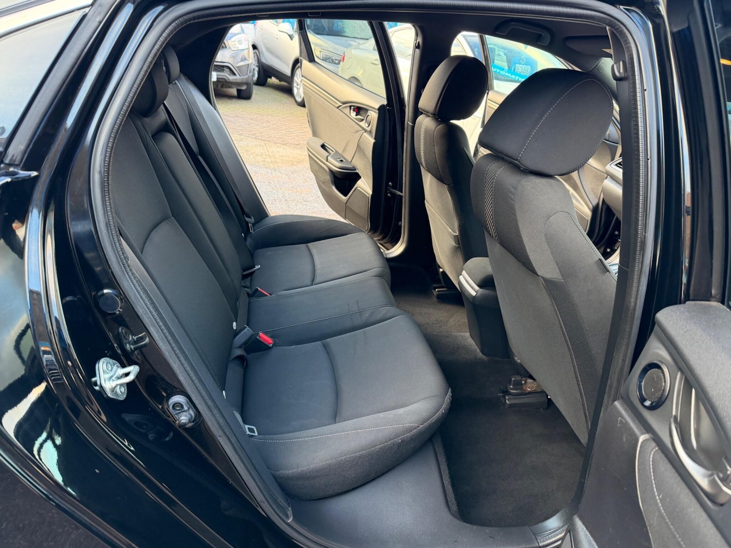 Used Honda Civic 2018 for sale - 77097817: Photo 29