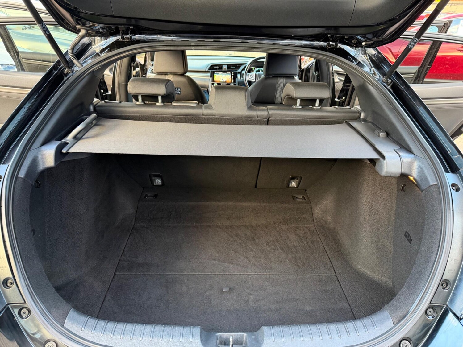 Used Honda Civic 2018 for sale - 77097817: Photo 44