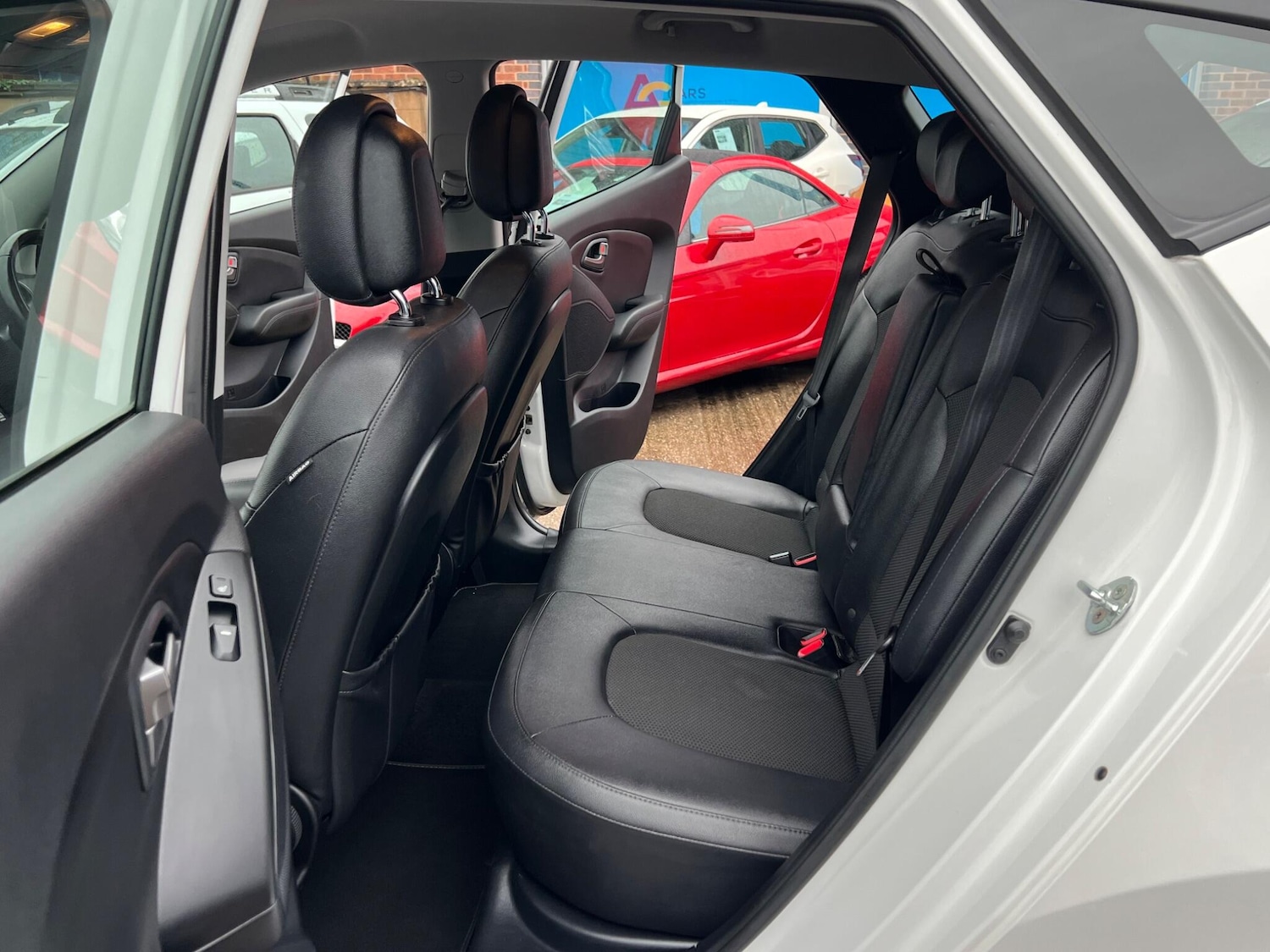 Used Hyundai Ix35 2014 for sale - 76549980: Photo 5