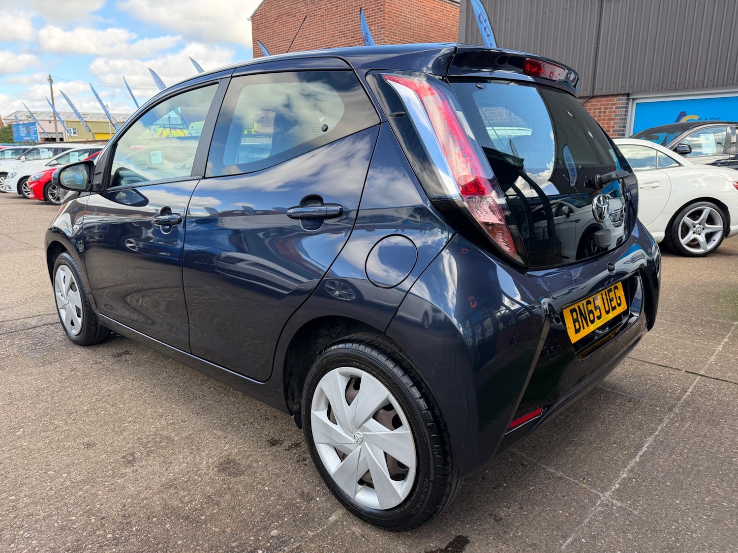 Used Toyota AYGO 2015 for sale - 77823900: Photo 14