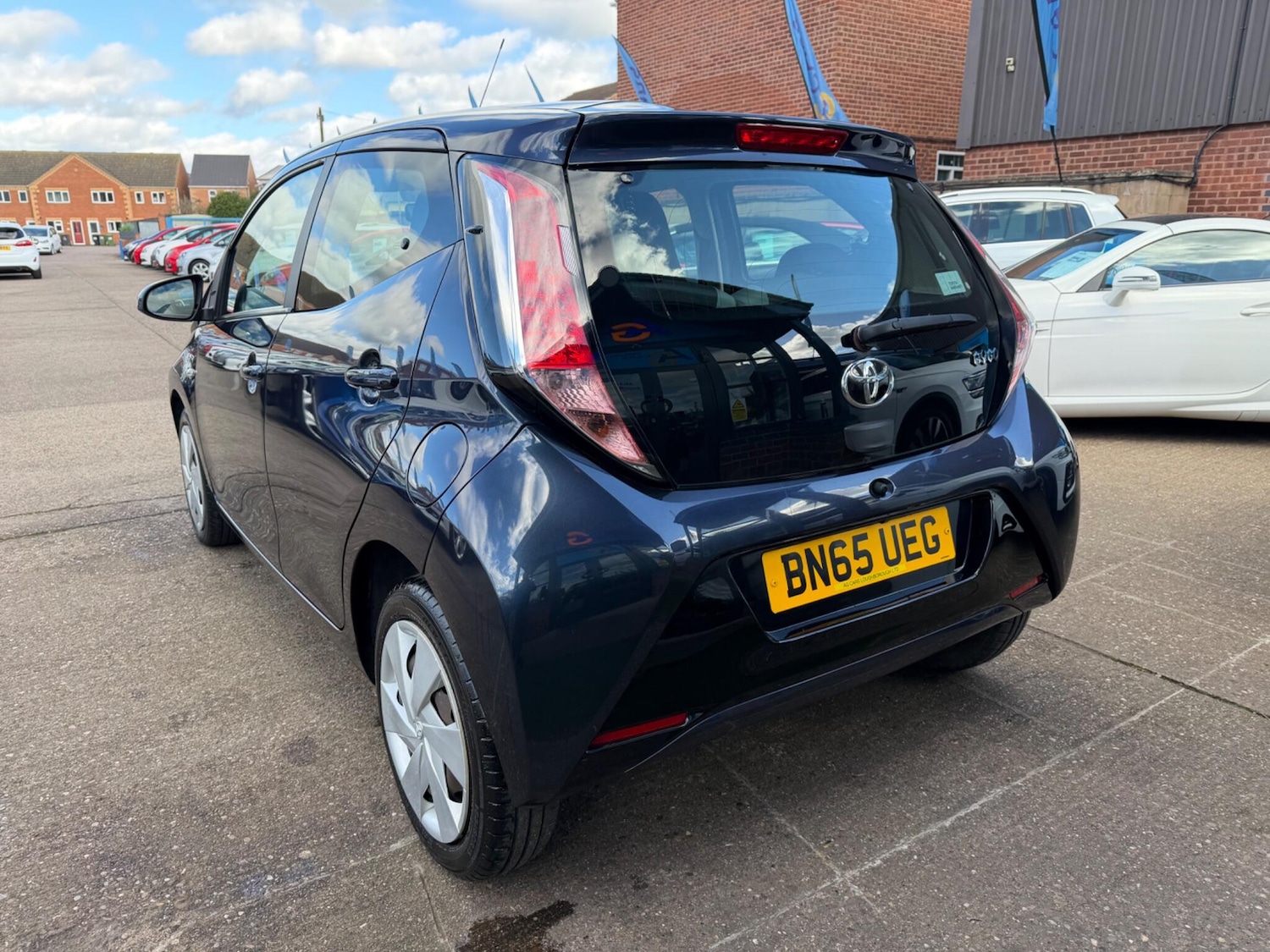 Used Toyota AYGO 2015 for sale - 77823900: Photo 17