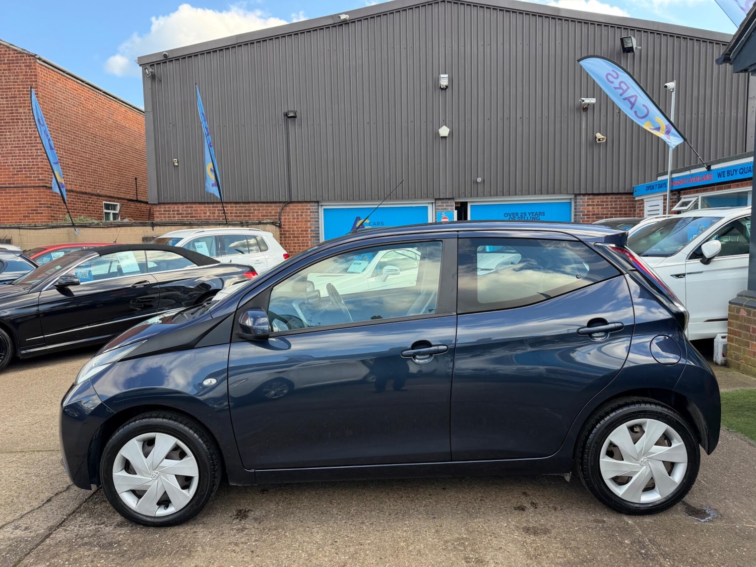 Used Toyota AYGO 2015 for sale - 77823900: Photo 8