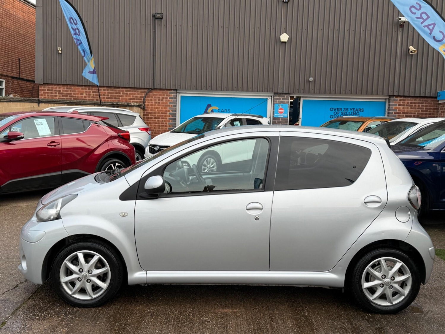 Used Toyota AYGO 2013 for sale - 77108837: Photo 40