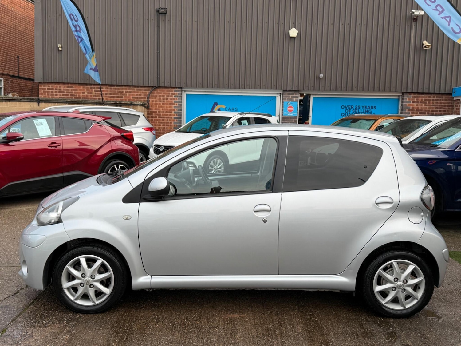 Used Toyota AYGO 2013 for sale - 77108837: Photo 9
