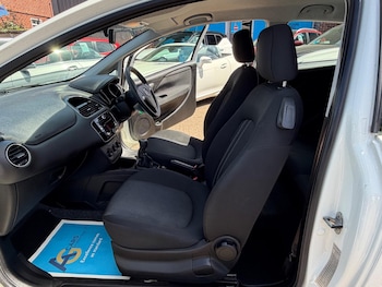 Used Fiat Punto 2015 for sale - 78676240: Photo