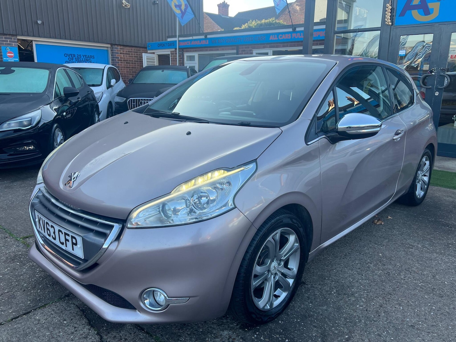 Used Peugeot 208 2013 for sale - 76073089: Photo 12