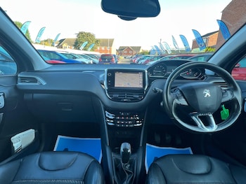 Used Peugeot 208 2013 for sale - 76073089: Photo 2