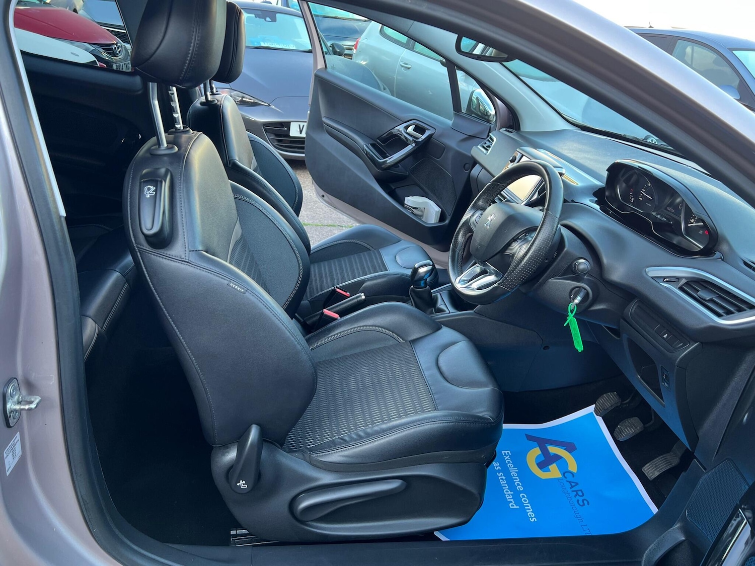 Used Peugeot 208 2013 for sale - 76073089: Photo 31