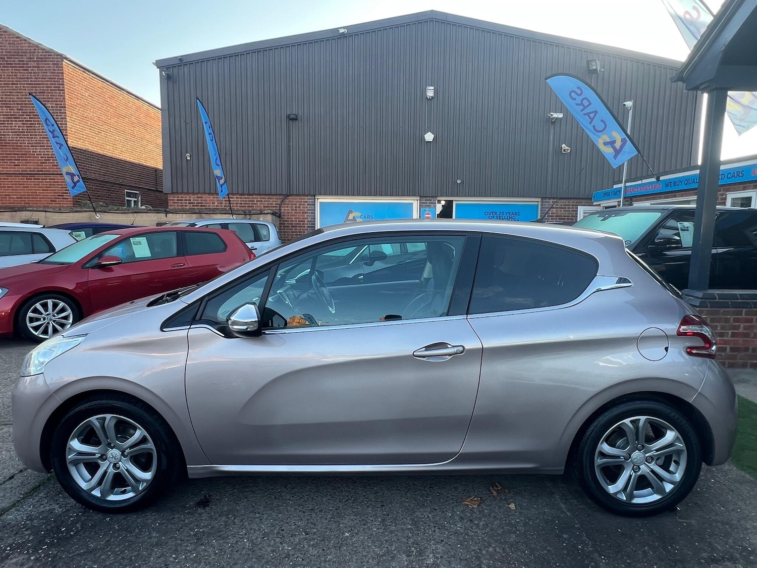 Used Peugeot 208 2013 for sale - 76073089: Photo 9