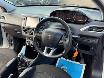 Used Peugeot 208 2015 for sale - 78527676: Photo
