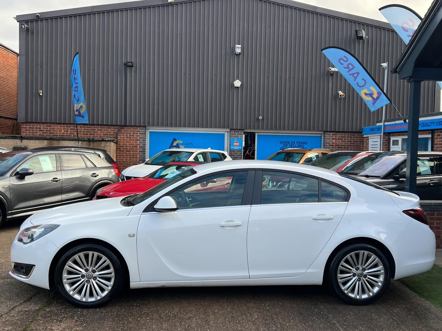 Used Vauxhall Insignia 2017 for sale - 77067318: Photo 9