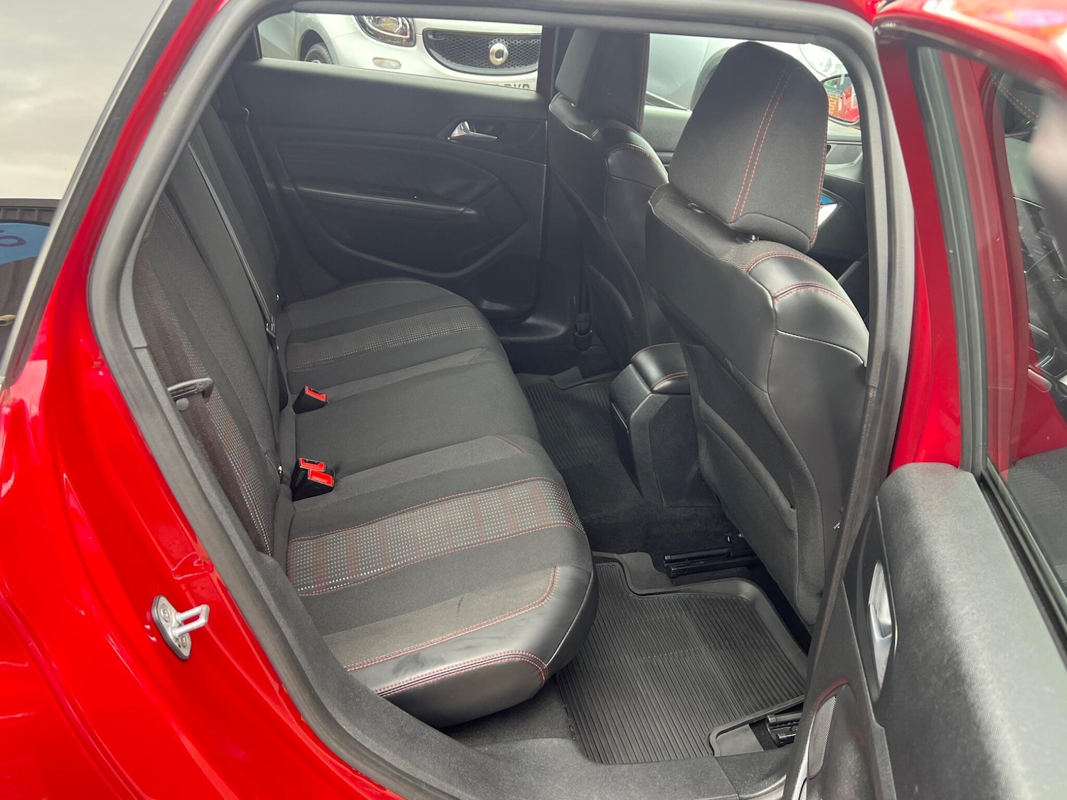 Used Peugeot 308 2017 for sale - 76994494: Photo 5