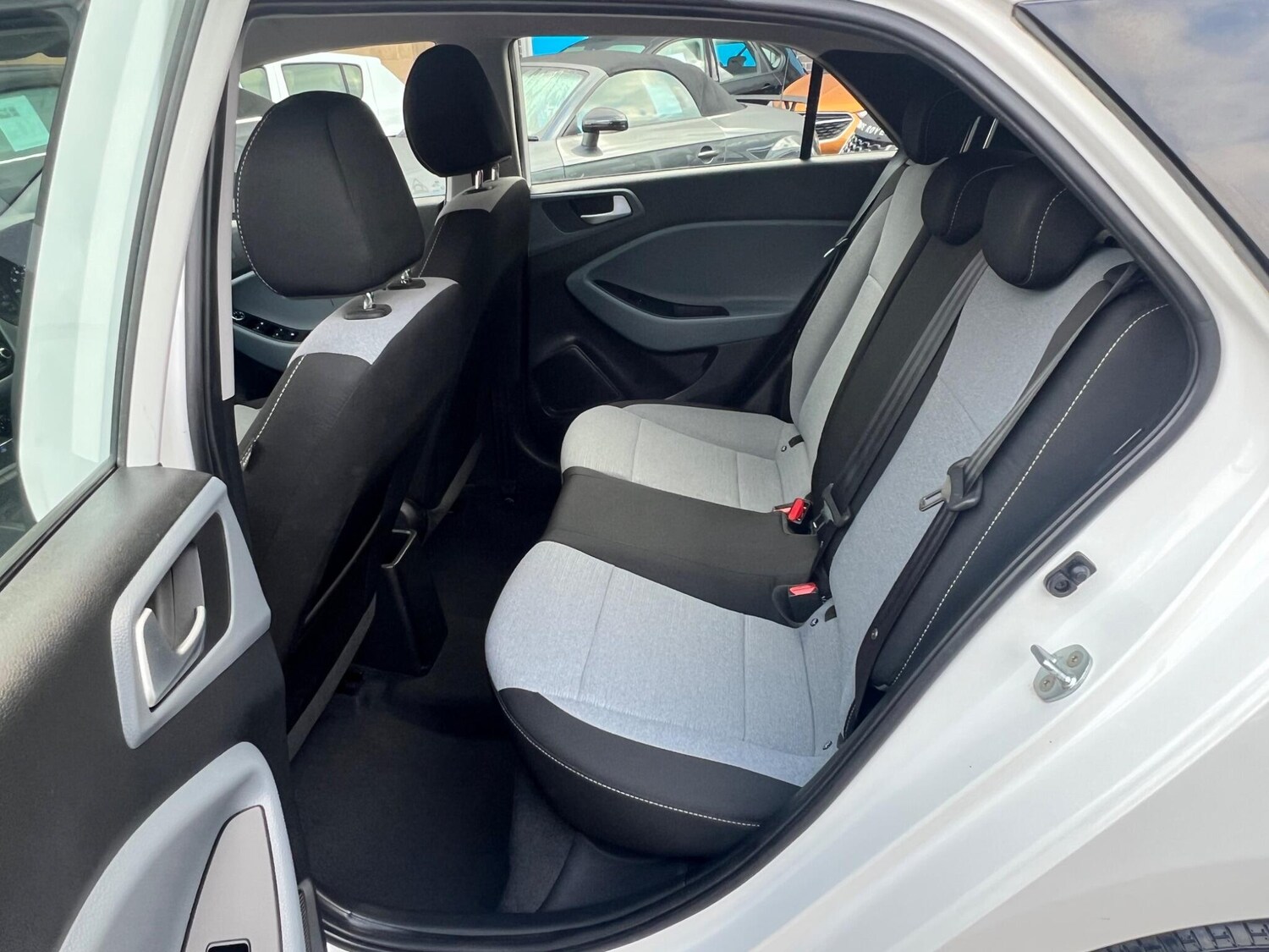 Used Hyundai i20 2016 for sale - 76270887: Photo 50