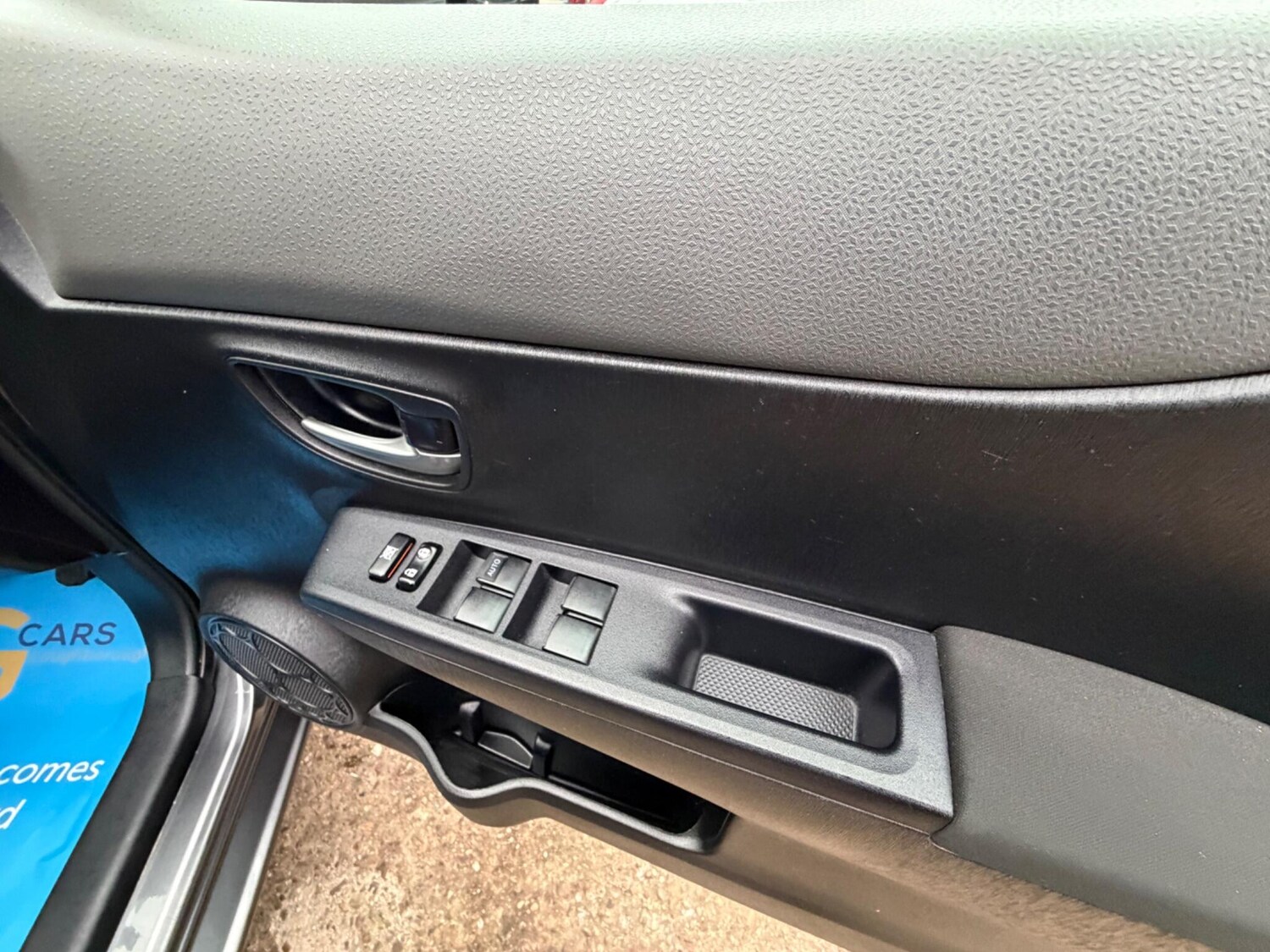 Used Toyota Yaris 2014 for sale - 77574377: Photo 42