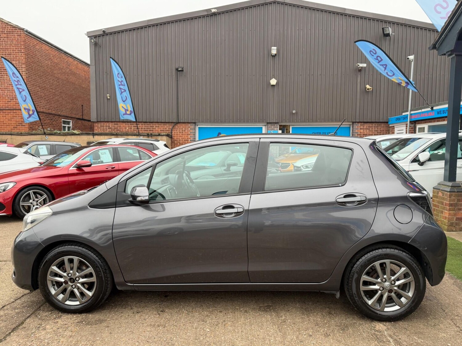 Used Toyota Yaris 2014 for sale - 77574377: Photo 53