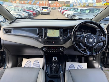 Used Kia Carens 2018 for sale - 78157572: Photo