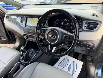 Used Kia Carens 2018 for sale - 78157572: Photo