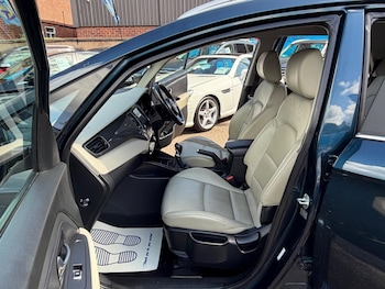 Used Kia Carens 2018 for sale - 78157572: Photo