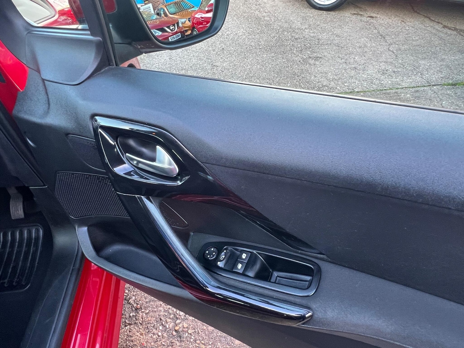 Used Peugeot 208 2013 for sale - 76671169: Photo 34