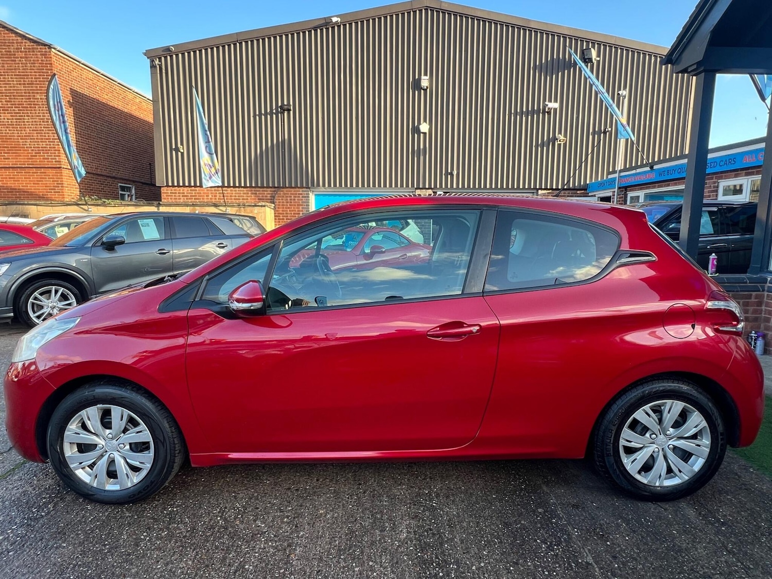 Used Peugeot 208 2013 for sale - 76671169: Photo 8