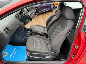 Used Volkswagen Polo 2014 for sale - 77538100: Photo