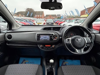 Used Toyota Yaris 2014 for sale - 77424551: Photo