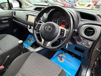 Used Toyota Yaris 2014 for sale - 77424551: Photo