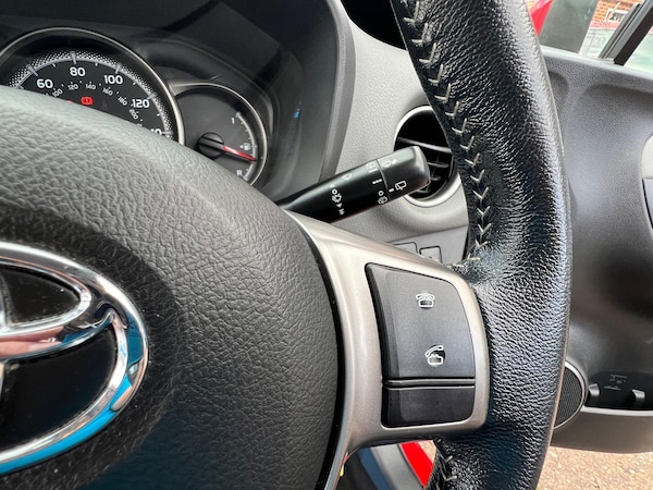 Used Toyota Yaris 2015 for sale - 76072507: Photo 24