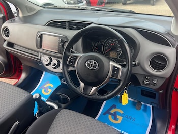 Used Toyota Yaris 2015 for sale - 76072507: Photo 3