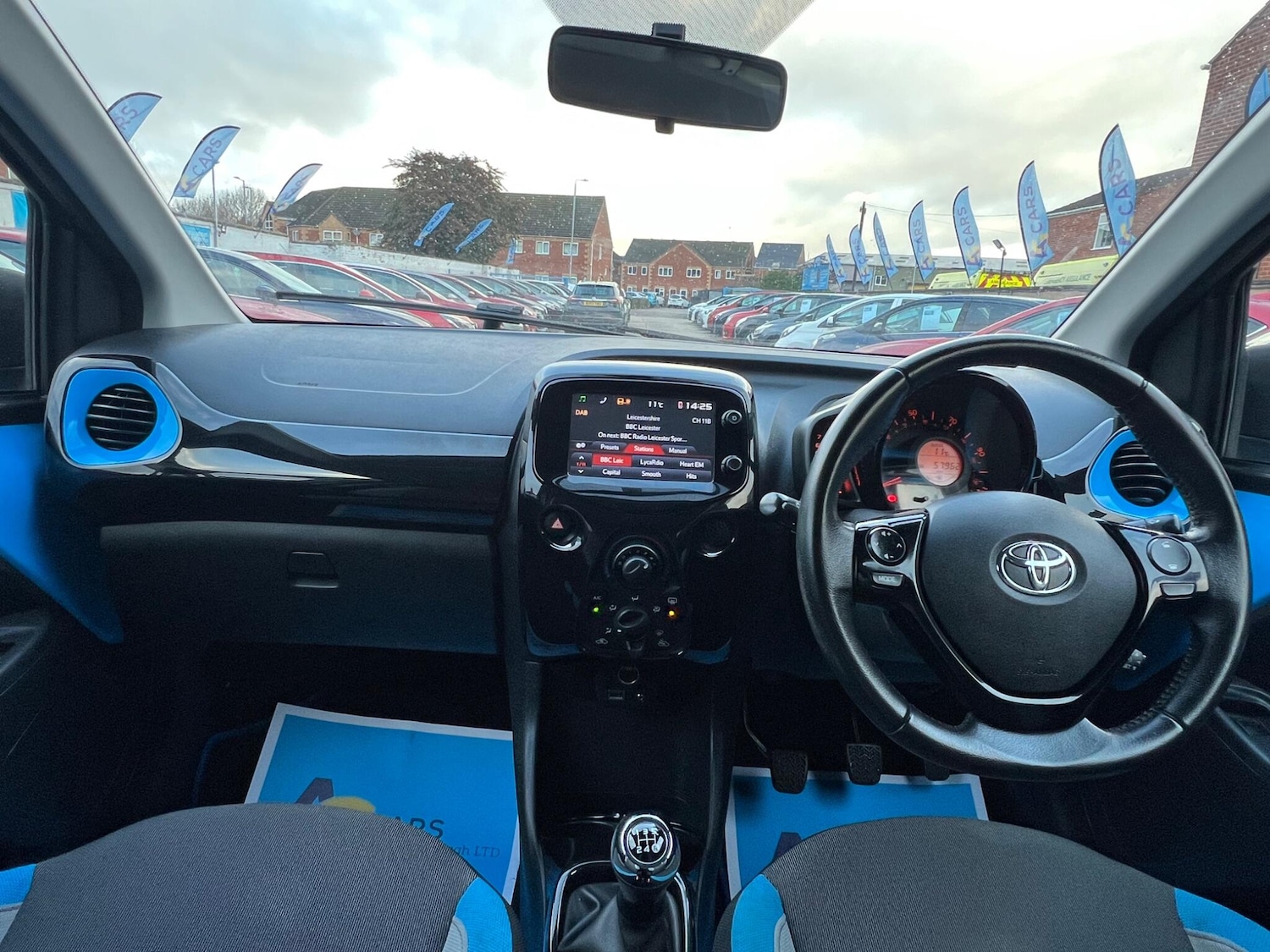 Used Toyota AYGO 2015 for sale - 76832334: Photo 2