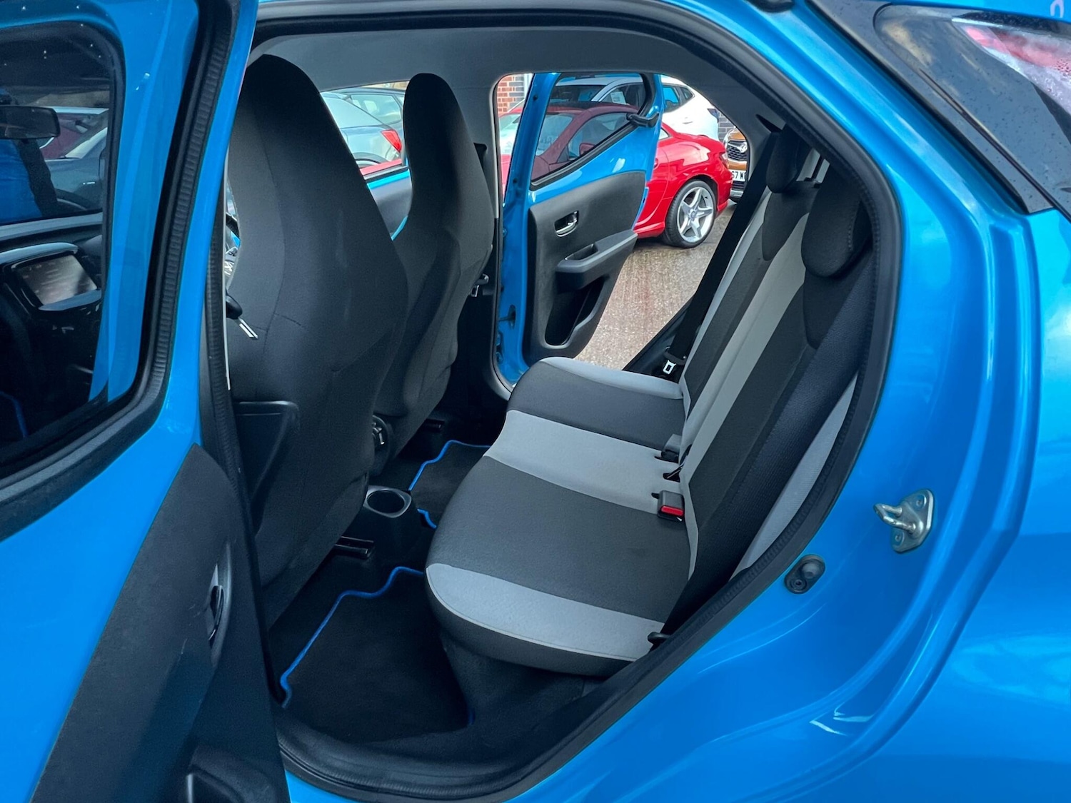 Used Toyota AYGO 2015 for sale - 76832334: Photo 5