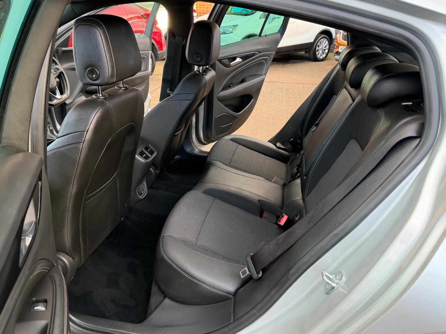 Used Vauxhall Insignia 2017 for sale - 77119871: Photo 5