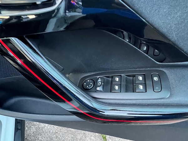 Used Peugeot 2008 2018 for sale - 76071806: Photo 28