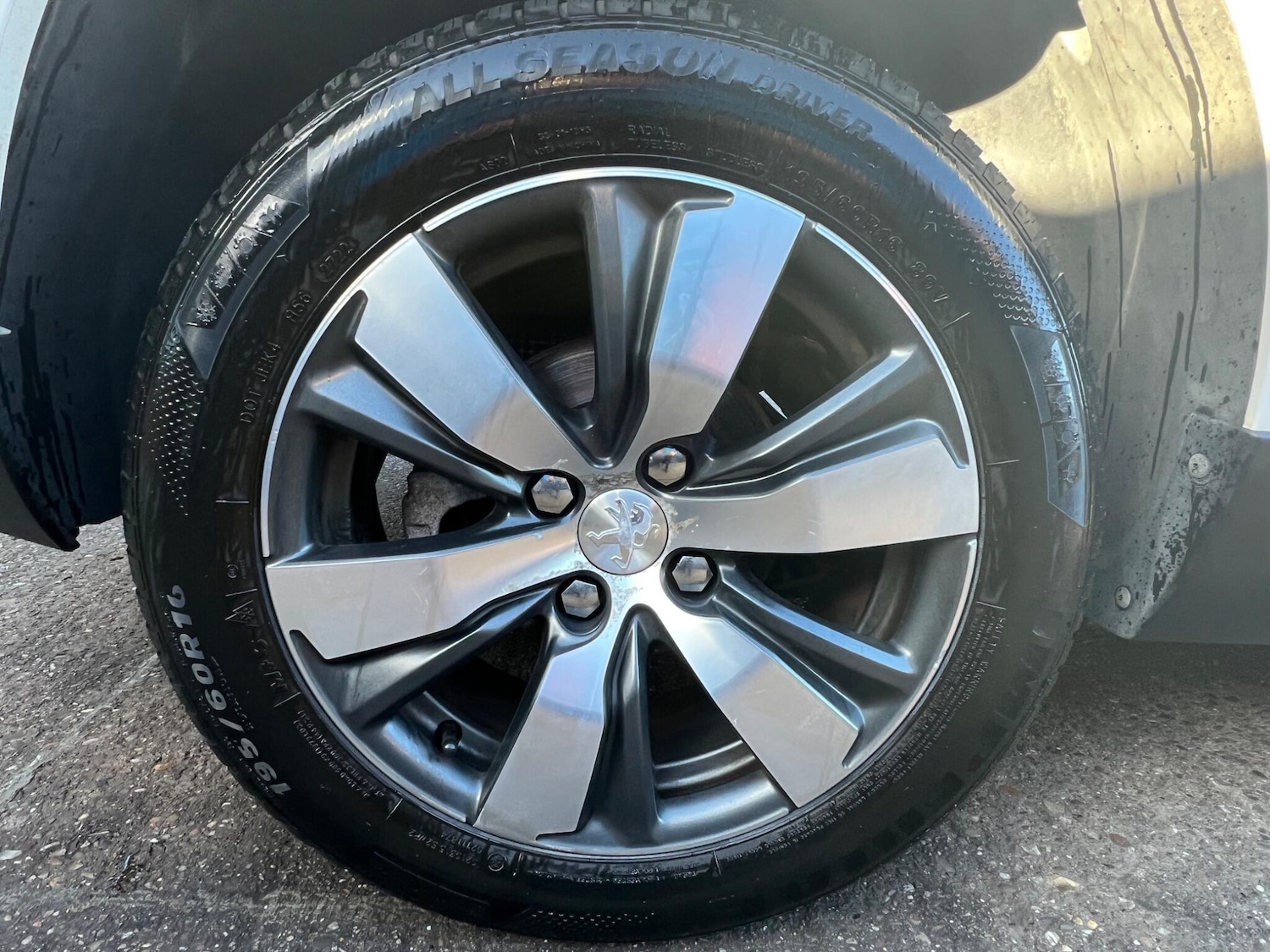 Used Peugeot 2008 2014 for sale - 76371380: Photo 54