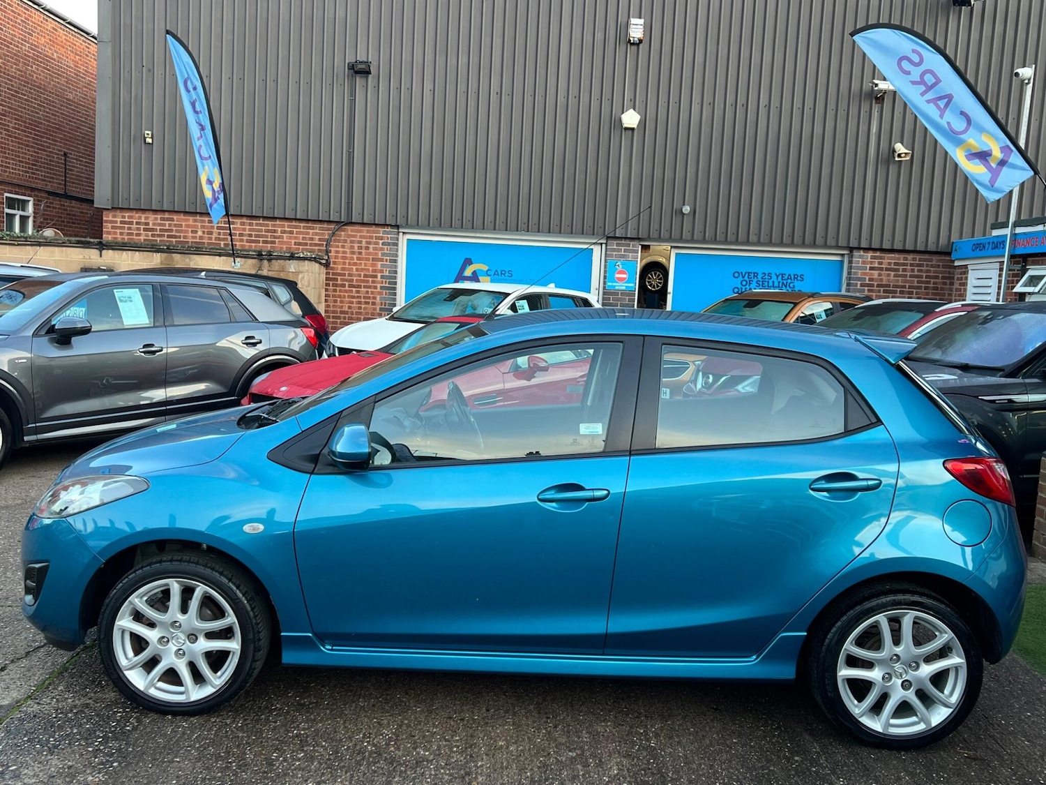 Used Mazda Mazda2 2011 for sale - 76780671: Photo 41